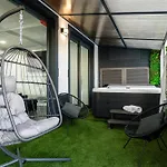Apartment Rodrigues House - Private Jacuzzi *