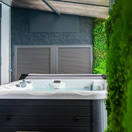 Rodrigues House - Private Jacuzzi *