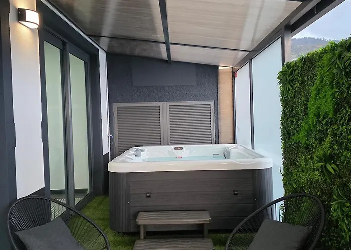 Rodrigues House - Private Jacuzzi * Calheta (Madeira)